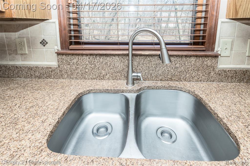 624 Highland Drive, Oxford, MI 48371 — Photo 19