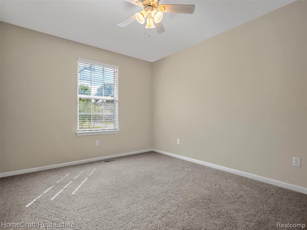 5930 FORESTAL Drive, Waterford, MI 48327 — Photo 24