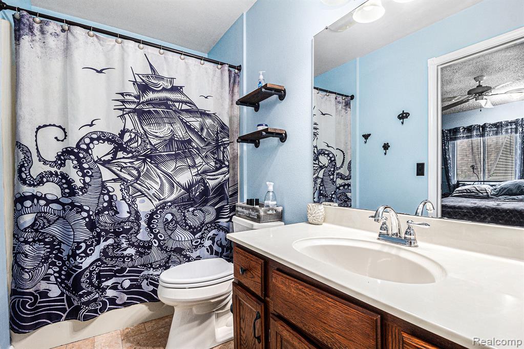 5524 Aylesbury Drive, Waterford, MI 48327 — Photo 15