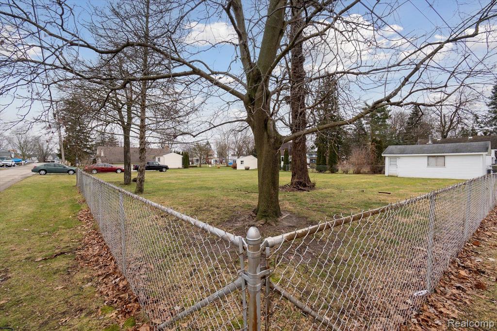 630 RUSKIN Drive, Algonac, MI 48001 — Photo 37