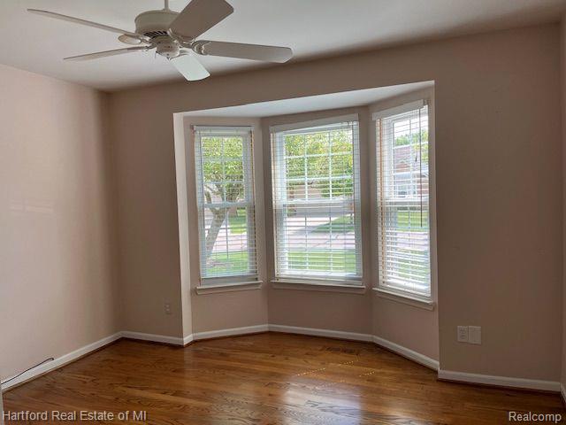 395 WOODVALE Drive, Walled Lake, MI 48390 — Photo 17