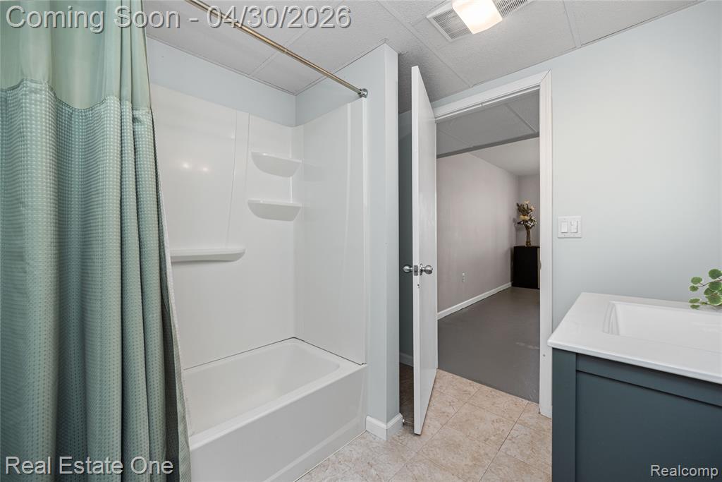 2748 Armstrong Drive, Lake Orion, MI — Photo 55