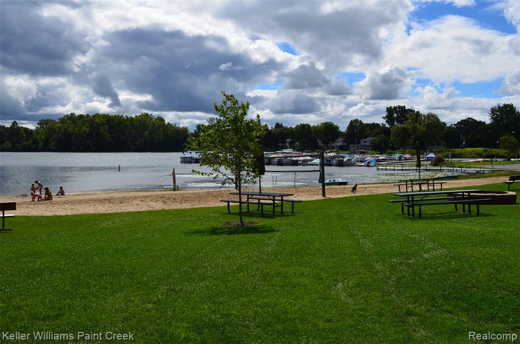 2560 Browning Drive, Lake Orion, MI — Photo 45
