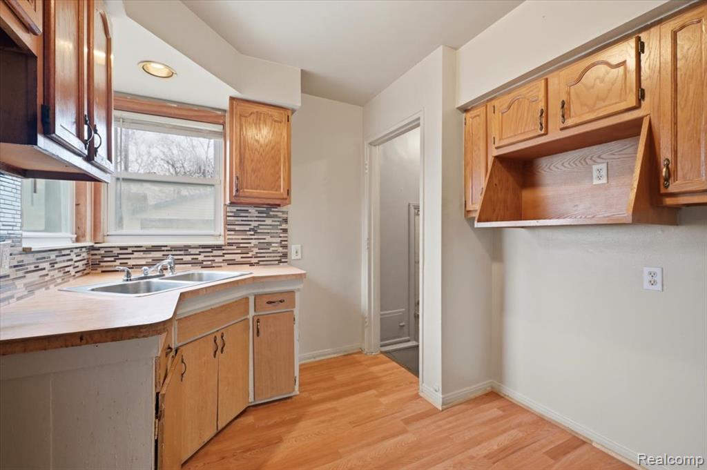 9193 Rutherford Street, Detroit, MI 48228 — Photo 6
