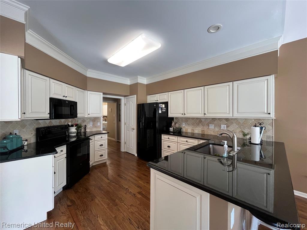 39677 MUIRFIELD Lane, Northville, MI 48168 — Photo 19