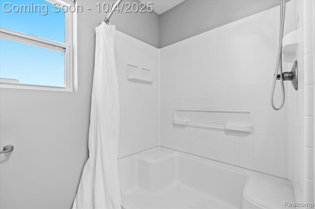 8680 Chippewa River Drive, Fowlerville, MI 48836 — Photo 18