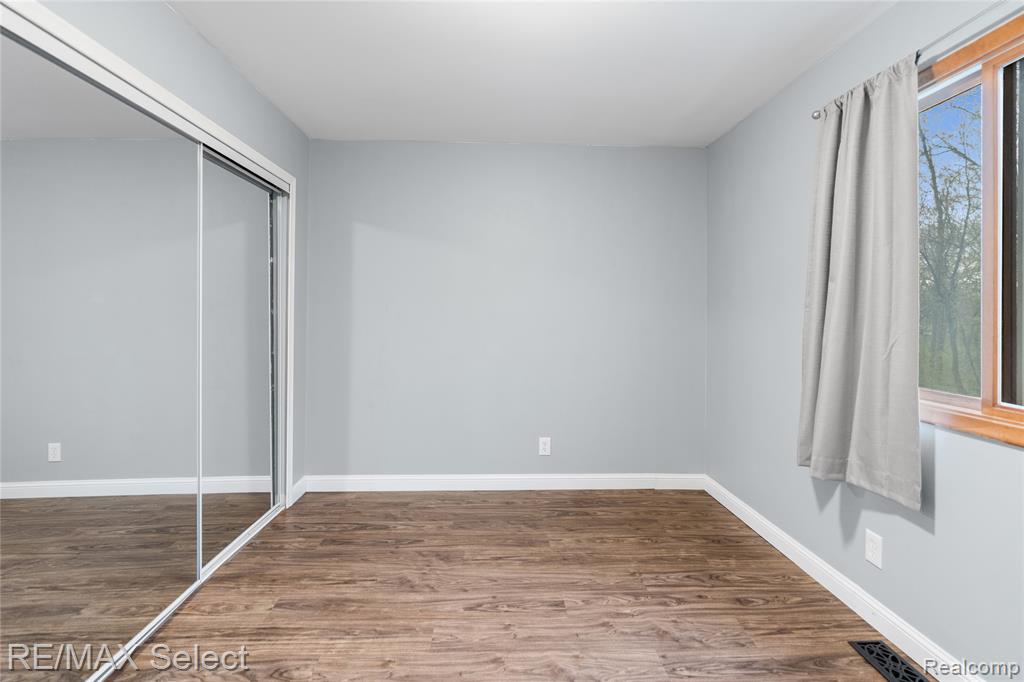 580 Oakbrook Circle, Flushing, MI 48433 — Photo 33