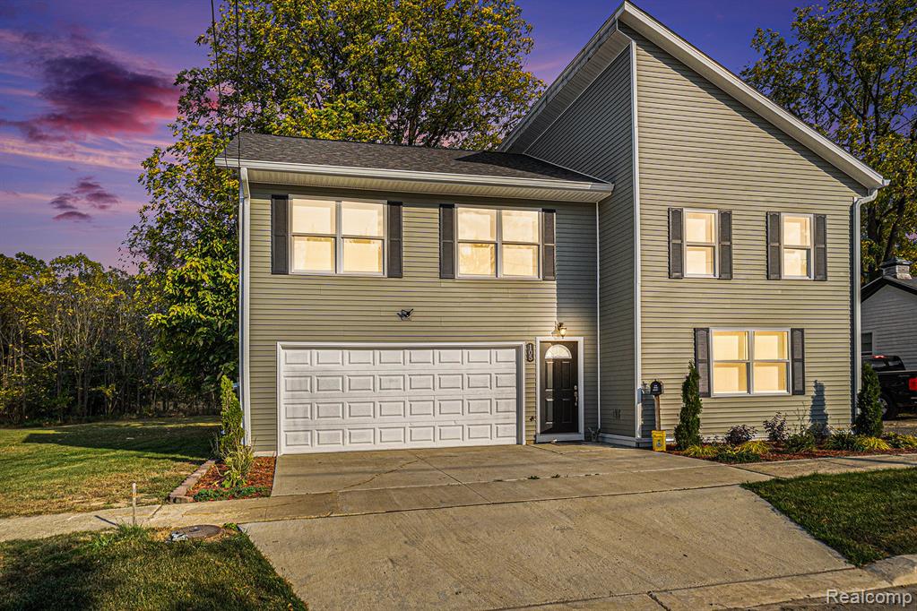 105 S Comstock Street, Corunna, MI 48817 — Photo 2