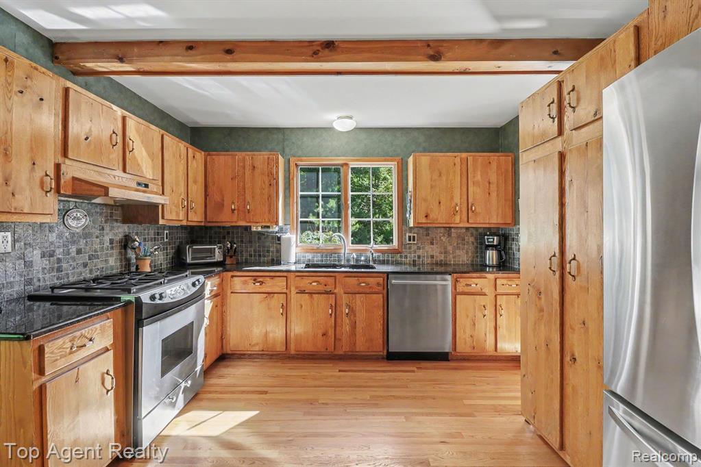 2411 Farmbrook Trail, Oxford, MI 48370 — Photo 3