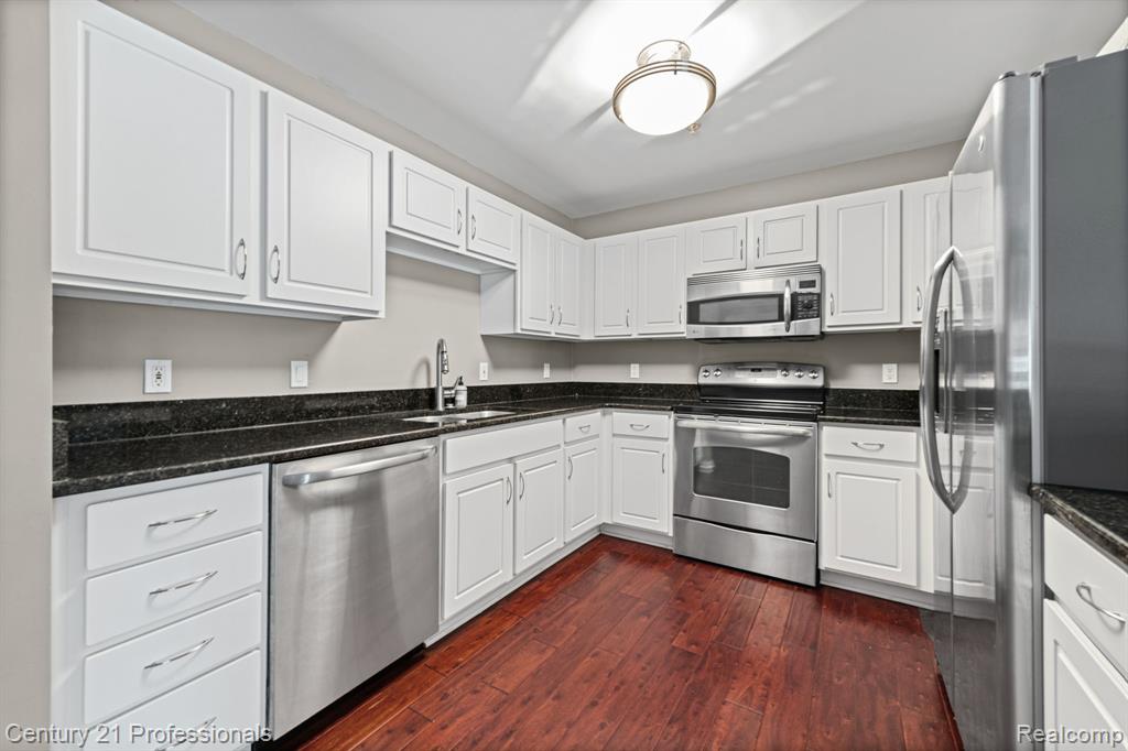 412 Boardwalk Drive, Walled Lake, MI 48390 — Photo 15