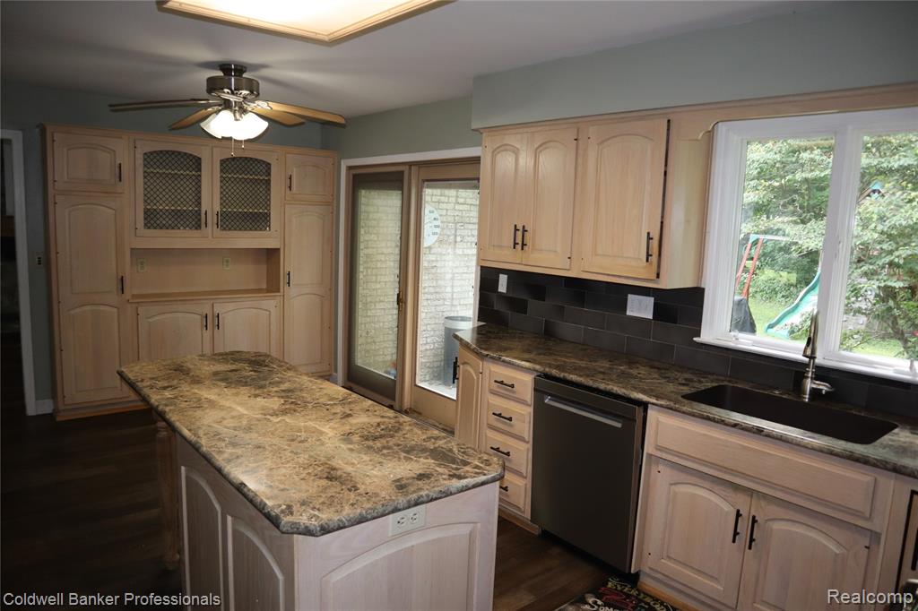 5435 S Sycamore Drive, Burton, MI 48509 — Photo 10