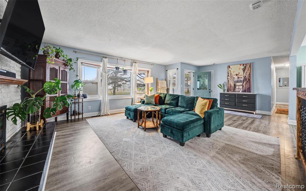 2138 Gratiot Boulevard, Marysville, MI 48040 — Photo 5