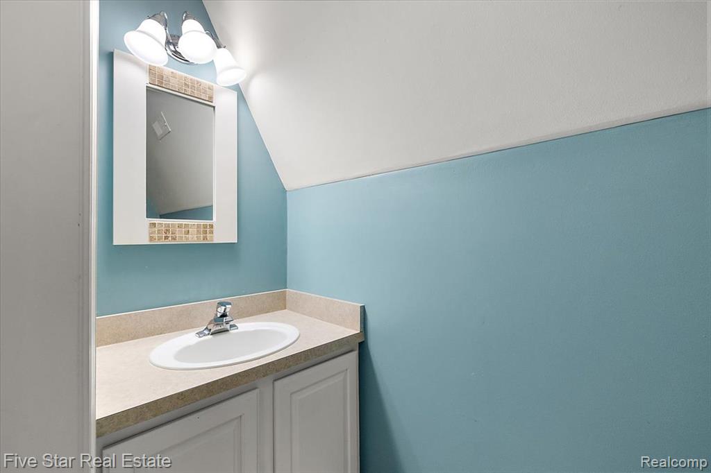 16924 Farmington Road, 93, Livonia, MI 48154 — Photo 49