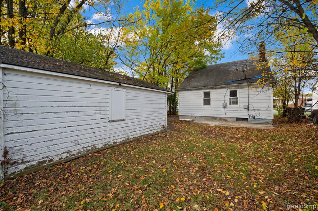 8674 Pierson Street, Detroit, MI 48228 — Photo 27