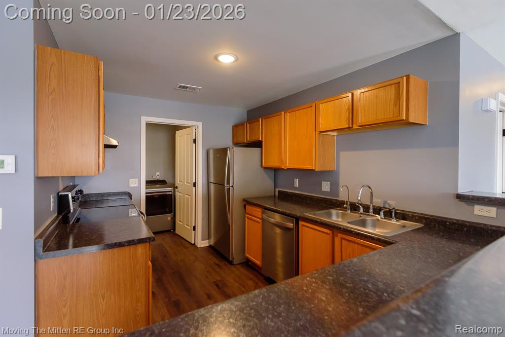4055 Berkeley Avenue, 54, Canton, MI 48188 — Photo 9