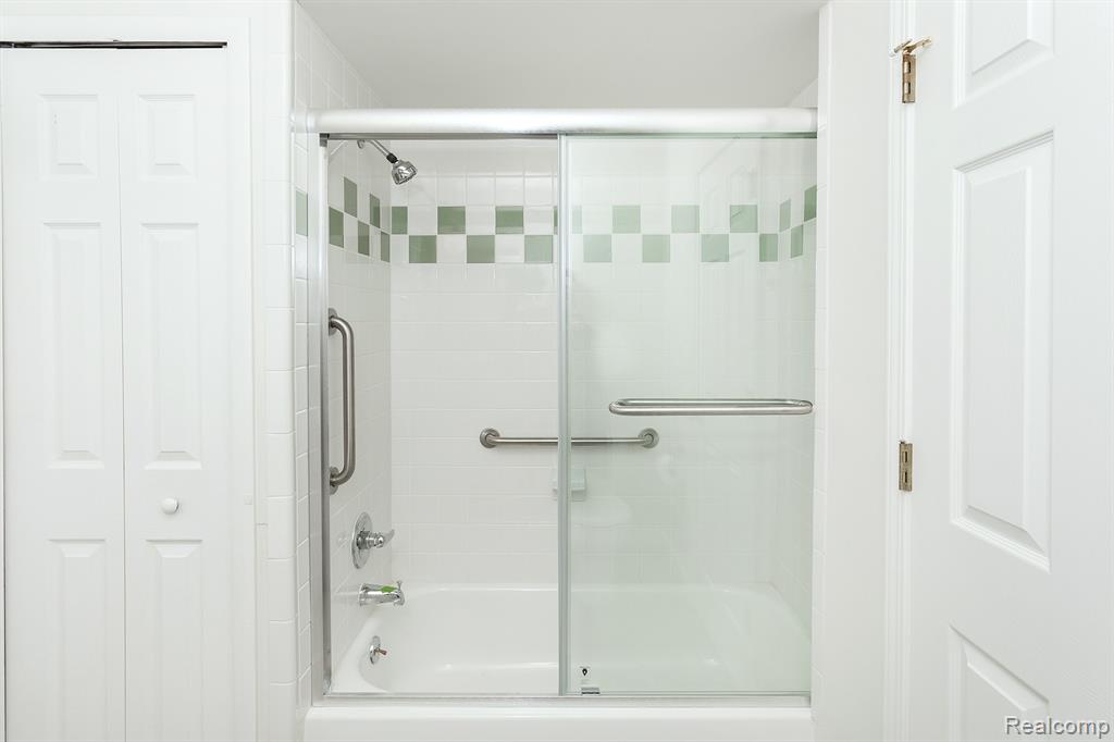 4914 CARA, Royal Oak, MI 48073 — Photo 23