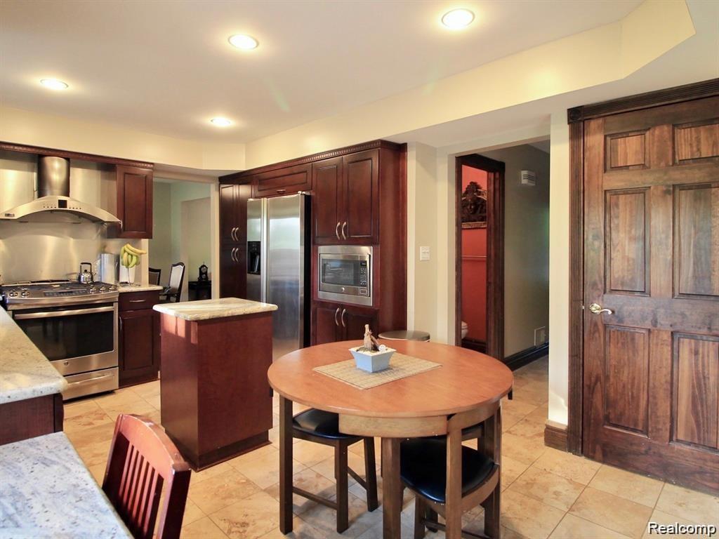 5363 English Drive, Troy, MI 48085 — Photo 15