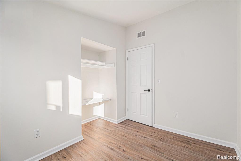 408 W Jarvis Avenue, Hazel Park, MI 48030 — Photo 15