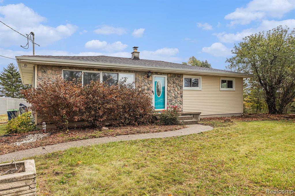 3735 S PORTSMOUTH Road, Bridgeport, MI 48722 — Photo 3