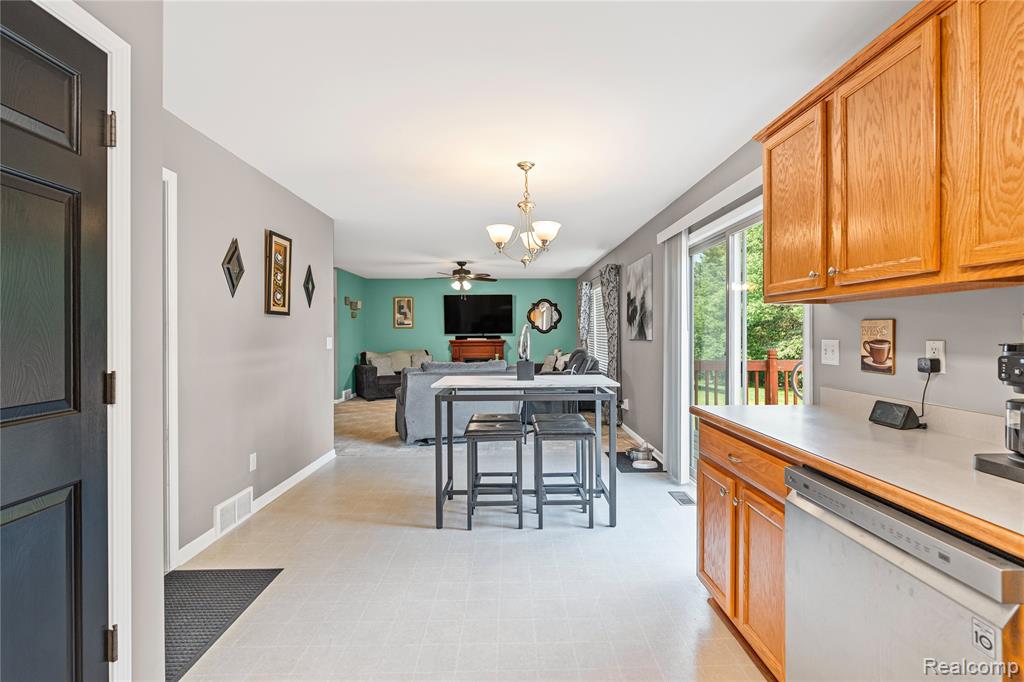 838 Star Drive, Davison, MI 48423 — Photo 8
