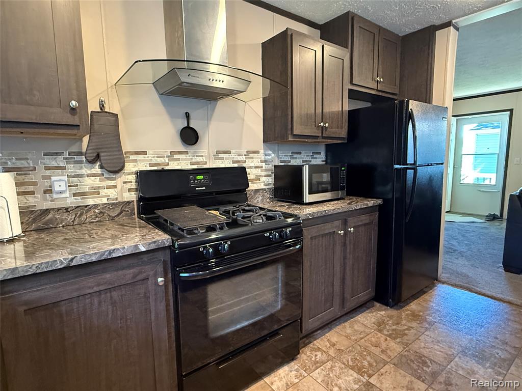 1101 Forest Lane, Columbus, MI — Photo 16