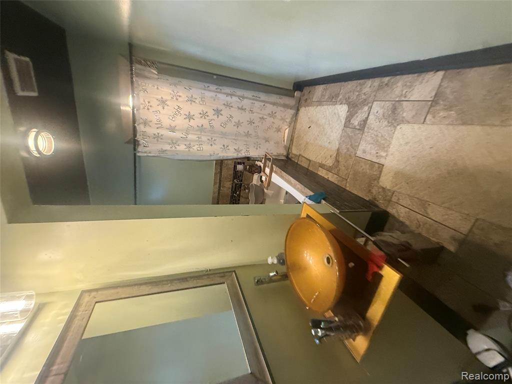 22440 Pembroke Avenue, Detroit, MI 48219 — Photo 24