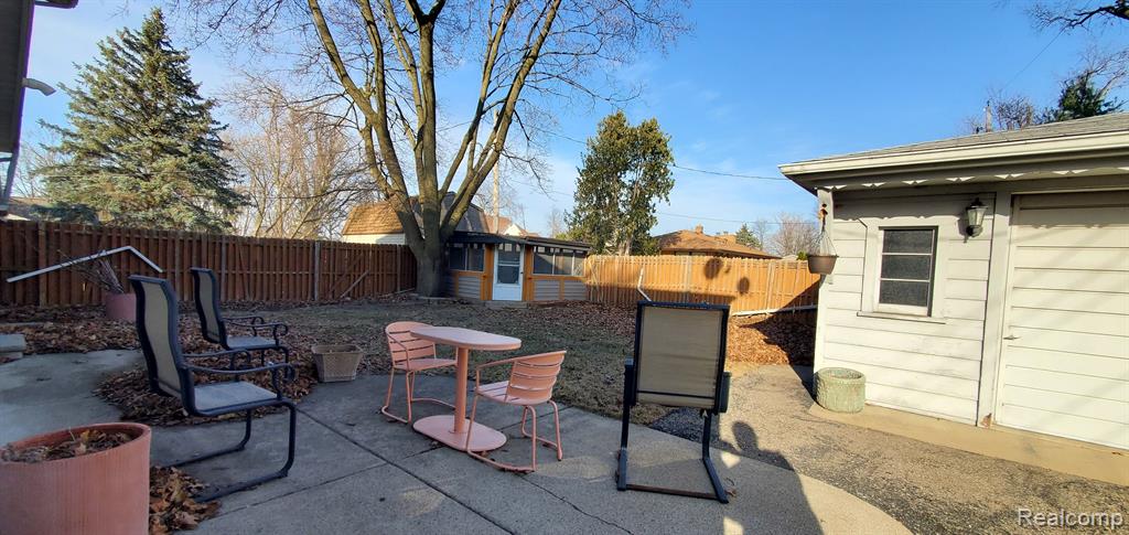 506 DECKER Road, Walled Lake, MI 48390 — Photo 3