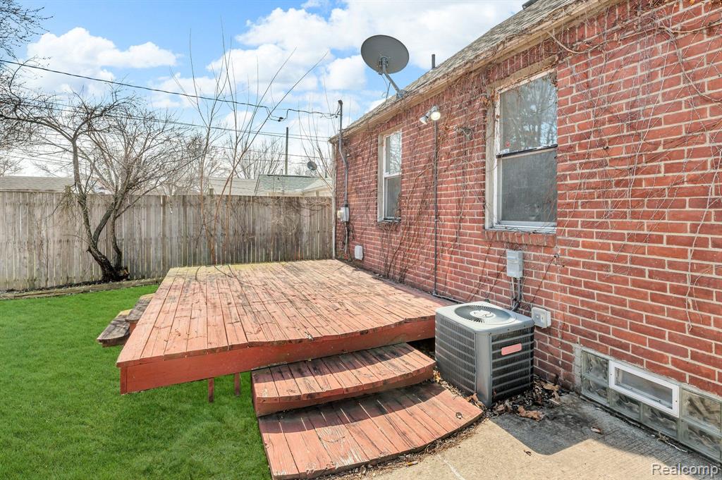 8001 JACKSON Street, Taylor, MI 48180 — Photo 28