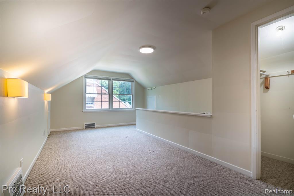 8 CARLTON Lane, Dearborn, MI 48120 — Photo 13