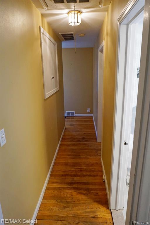 570 SHOREVIEW Drive, Waterford, MI 48328 — Photo 29