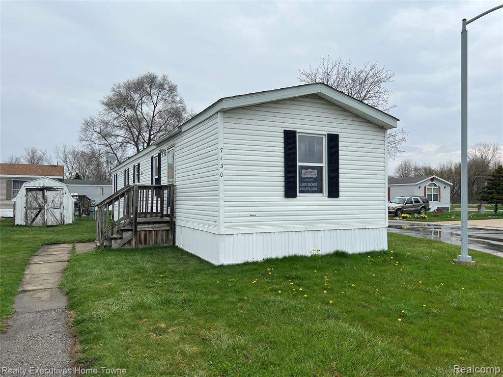 7130 Mapleview Circle, 68, Brown, MI 48416