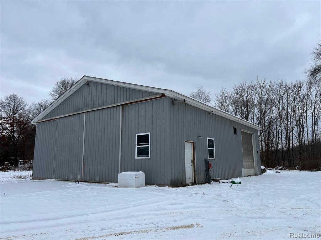 2581 Carpenter Road, Lapeer, MI 48446 — Photo 2