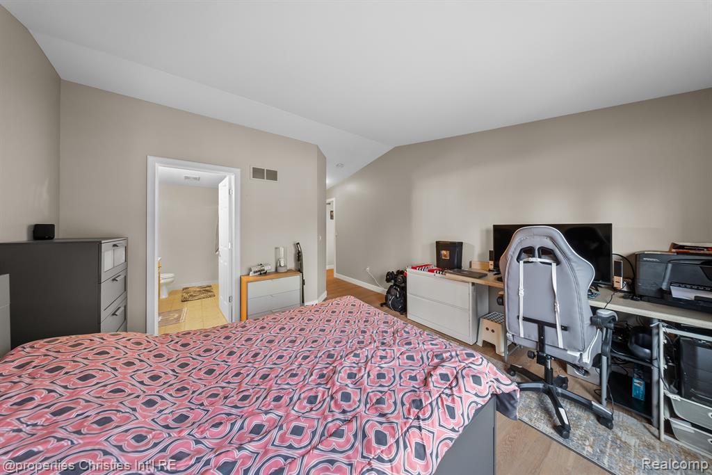 963 SANDALWOOD Drive, Troy, MI 48085 — Photo 20