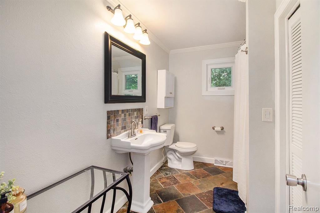 4361 W HIGHLAND Road, Milford, MI 48380 — Photo 8