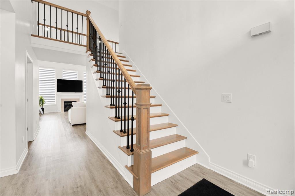 21196 Oak Ridge Drive, Clinton Twp, MI 48036 — Photo 5