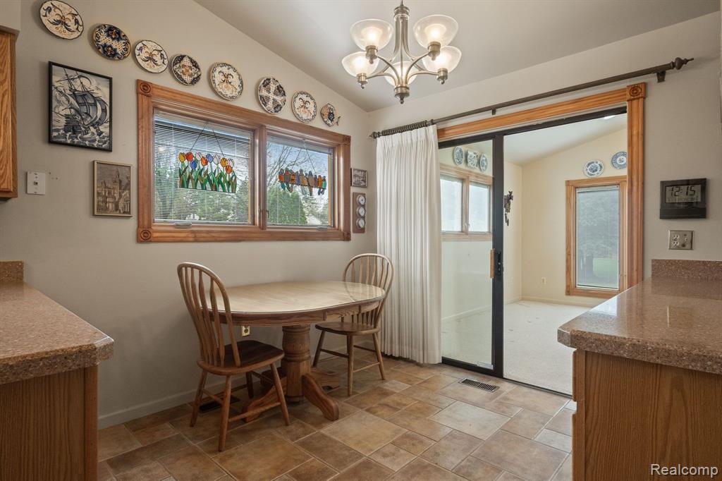6435 DENTON Drive, Troy, MI 48098 — Photo 11