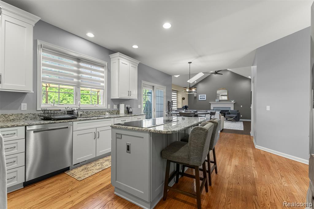 4991 Knollcrest Court, Commerce Twp, MI 48382 — Photo 14