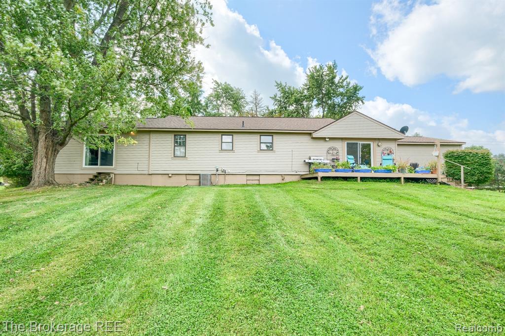 8439 Burpee Road, Grand Blanc, MI 48439 — Photo 37