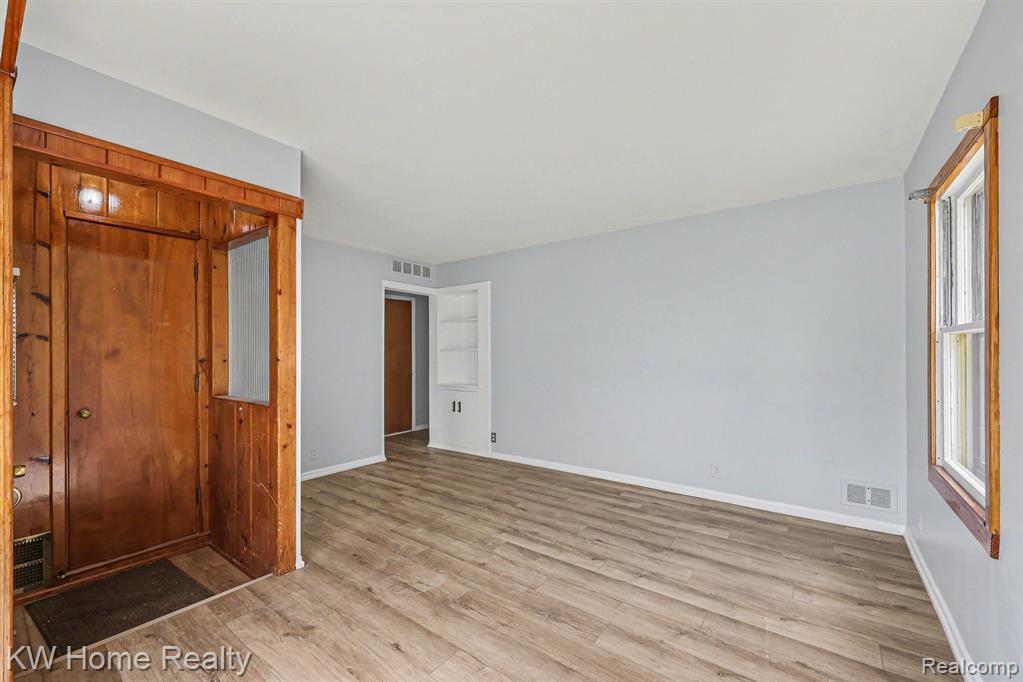 26932 W 6 Mile Road N, Redford, MI 48240 — Photo 4