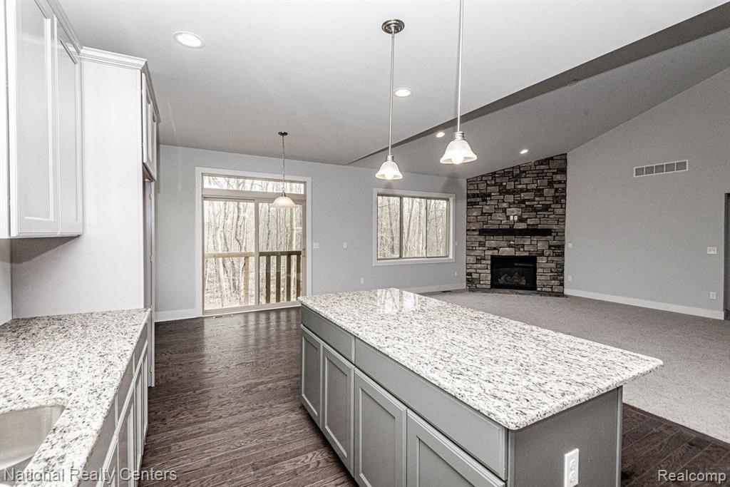 8384 Meadow Creek Drive, Goodrich Vlg, MI — Photo 11