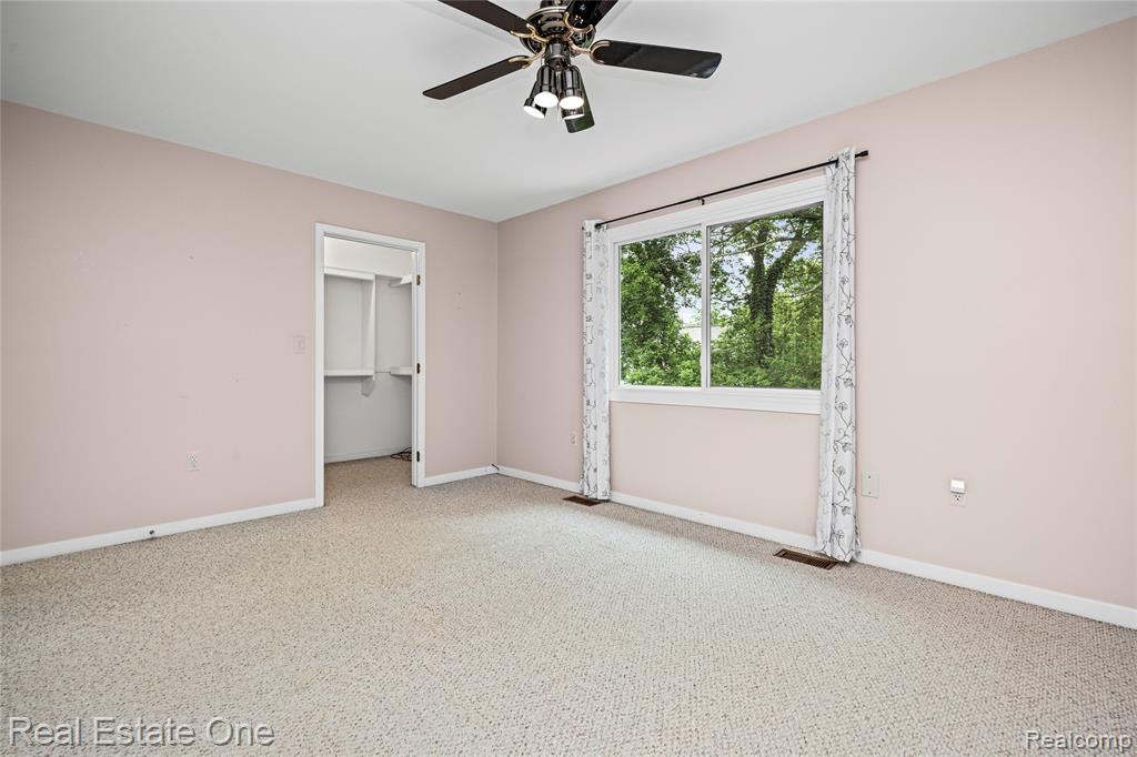 4642 Ponderosa Street, Commerce Twp, MI 48382 — Photo 25