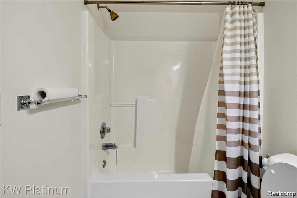 28715 Portsmouth Court, Chesterfield, MI 48047 — Photo 17