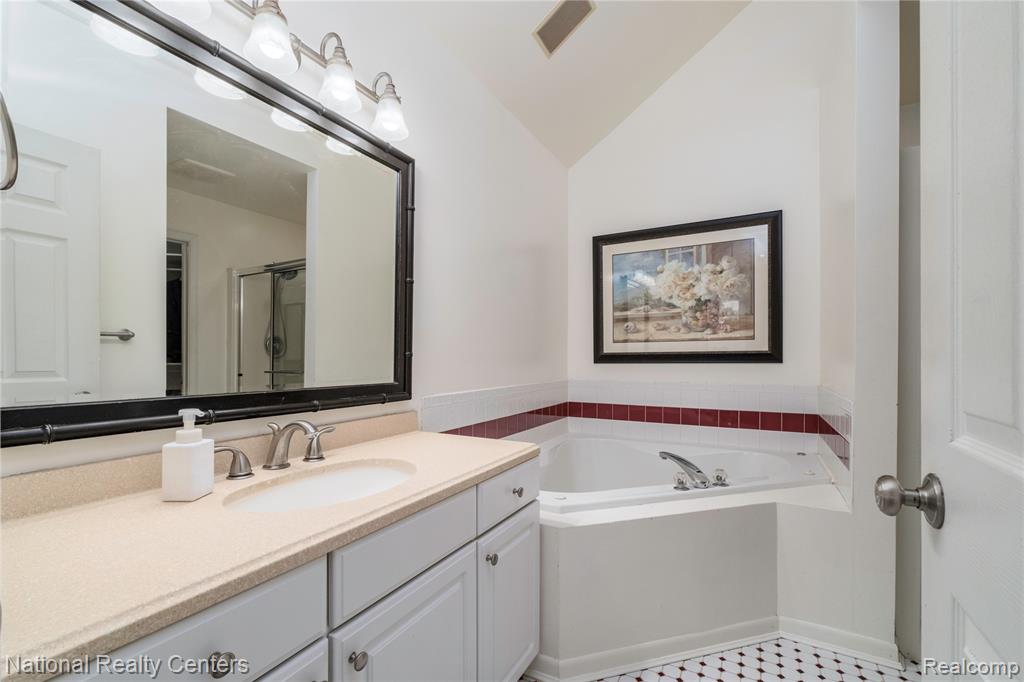 9859 Aylebury Drive, South Lyon, MI 48178 — Photo 34