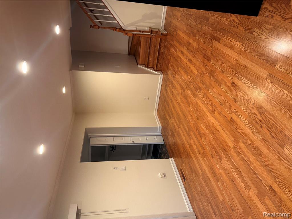 8693 Winchester Drive, Sterling Heights, MI 48313 — Photo 4