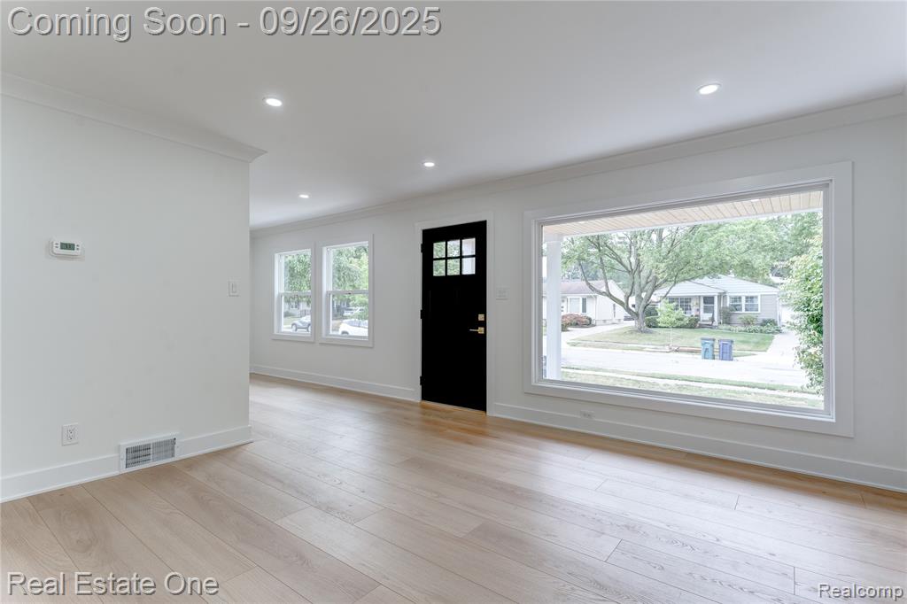 4702 Thorncroft Avenue, Royal Oak, MI 48073 — Photo 3