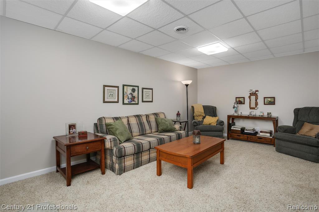 5540 River Park Drive, Waterford, MI 48327 — Photo 27