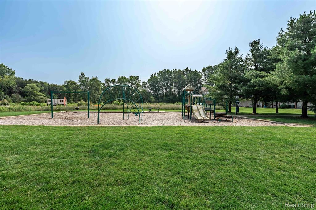 2177 KNOTTY PINE Trail, Howell, MI 48855 — Photo 40