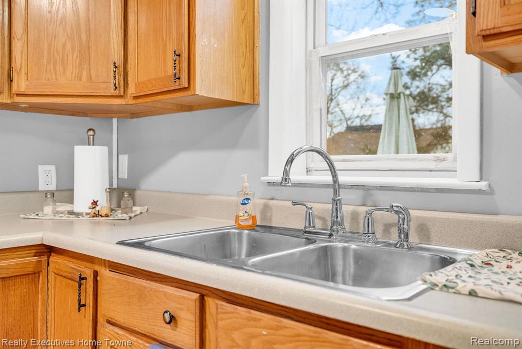 1830 Gillett Street, Port Huron, MI 48060 — Photo 19