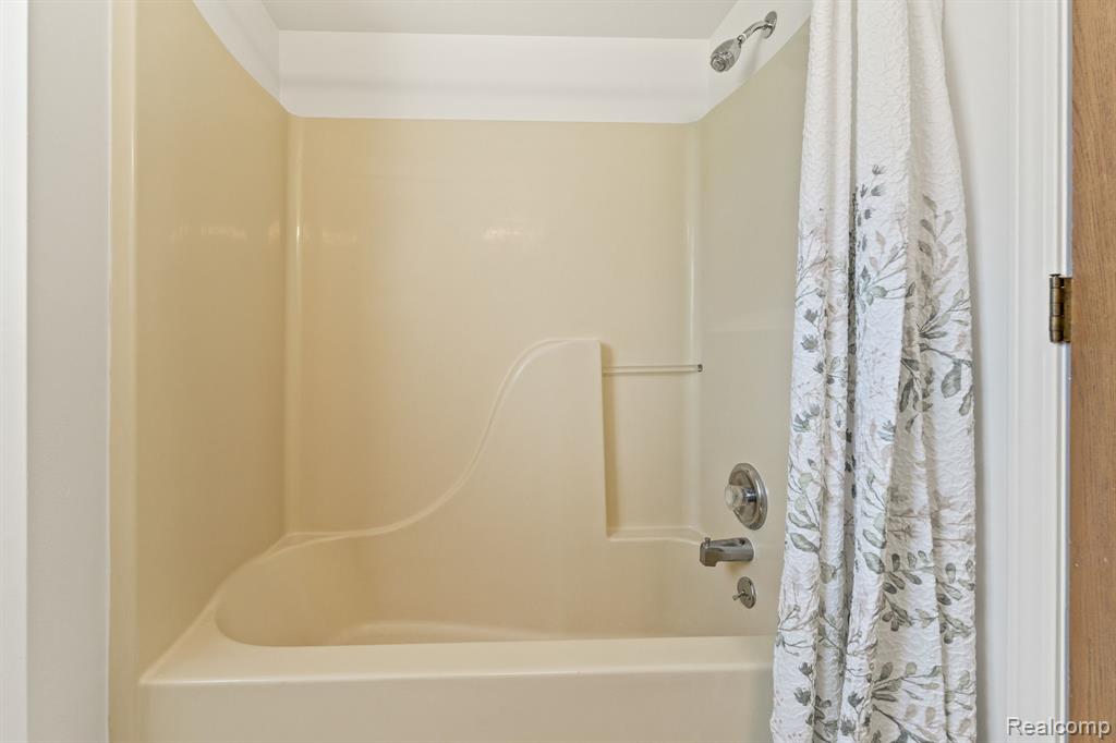 62402 Raleigh Court, 6, South Lyon, MI 48178 — Photo 9