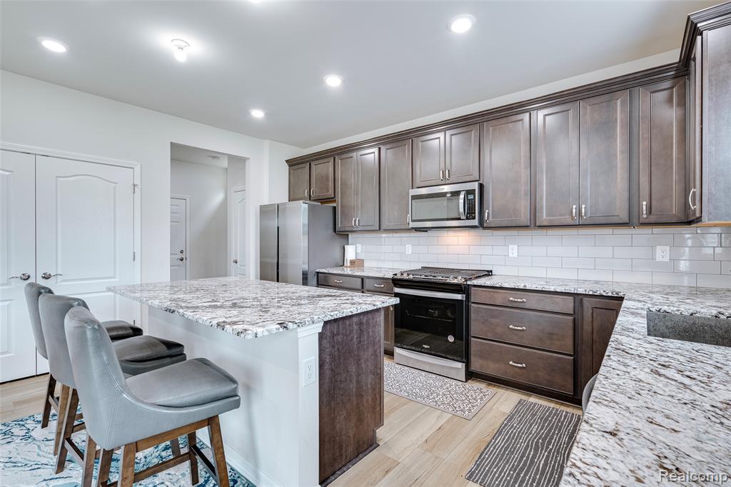 4568 Paradise Parkway, Milford, MI 48381 — Photo 16